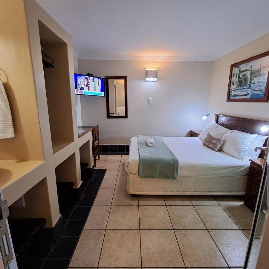 Green Door Guest House Mossel Bay Bagian luar foto